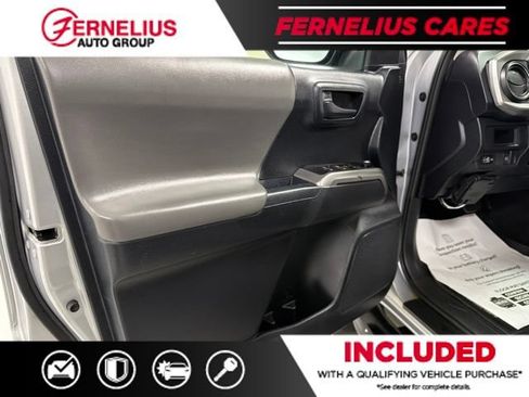 Used 2018 Toyota Tacoma SR5 AWD/4WD image 12