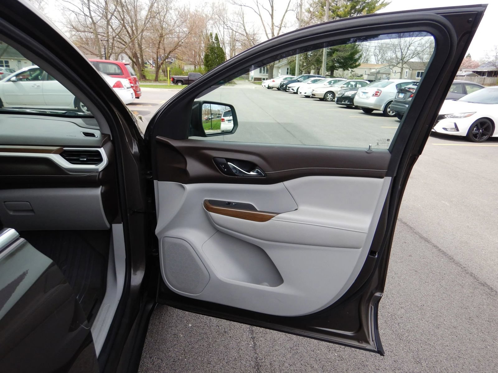 Used 2020 GMC Acadia SLE AWD/4WD image 19