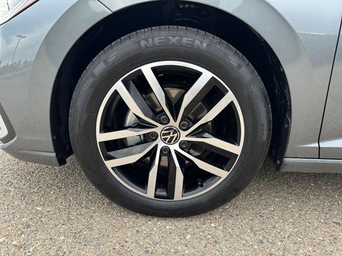 Used 2025 Volkswagen Jetta SE image 32