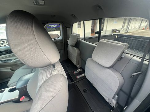 Used 2015 Toyota Tacoma 4x4 Access Cab V6 w/ TRD Off-Road Package image 25