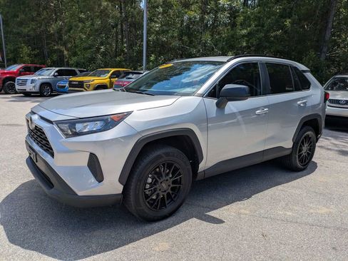 Used 2021 Toyota RAV4 LE AWD/4WD image 8