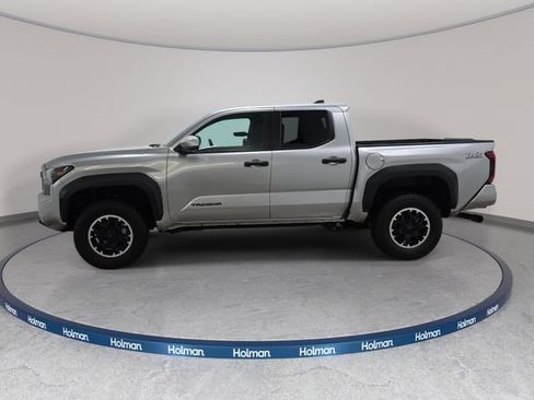 Certified 2024 Toyota Tacoma TRD Off-Road AWD/4WD image 8