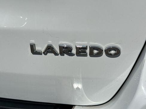 Used 2019 Jeep Grand Cherokee Laredo image 11