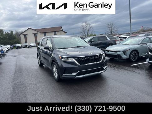 Certified 2024 Kia Carnival LX image 3