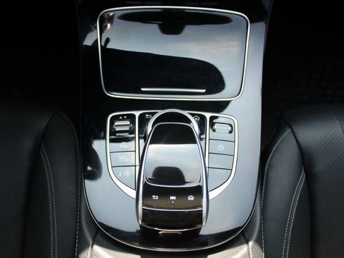 Used 2017 Mercedes-Benz E 300 4MATIC image 33
