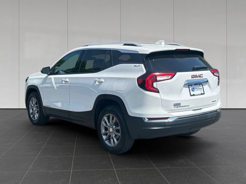 Used 2024 GMC Terrain SLT AWD/4WD image 3