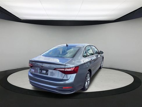 Used 2024 Volkswagen Jetta SE image 8