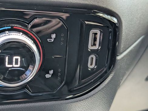 Used 2023 GMC Sierra 1500 Elevation image 31