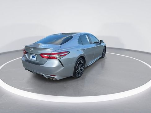 Used 2019 Toyota Camry SE w/ Convenience Package FWD image 8