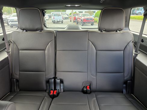 New 2026 Chevrolet Suburban Premier AWD/4WD image 23
