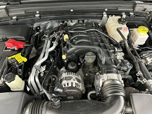 Used 2024 Jeep Gladiator Sport AWD/4WD image 31