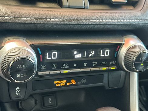Certified 2021 Toyota RAV4 LE AWD/4WD image 24