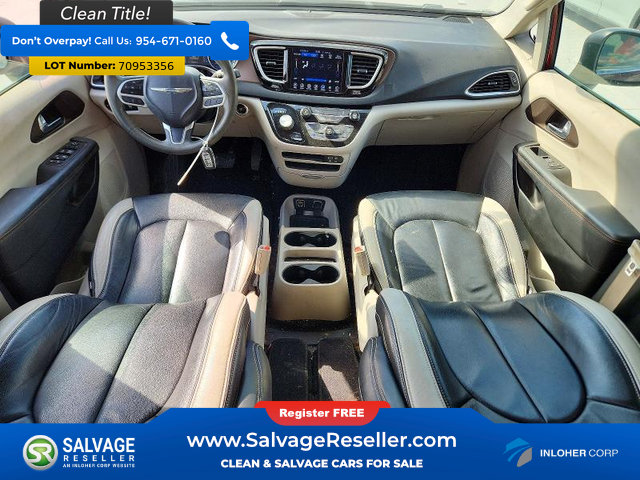 Used 2017 Chrysler Pacifica Touring w/ Tire & Wheel Group FWD image 11