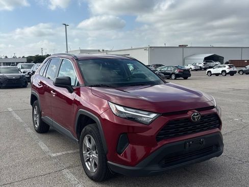 Used 2025 Toyota RAV4 LE AWD/4WD image 3