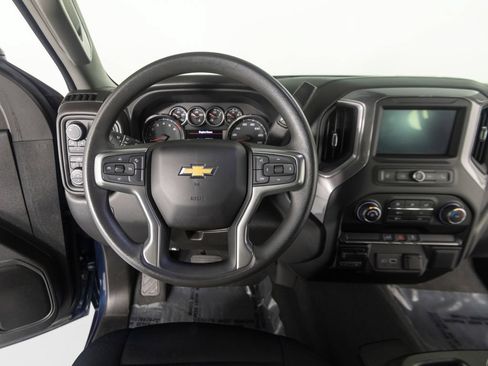 Used 2022 Chevrolet Silverado 2500 Custom w/ Custom Value Package AWD/4WD image 12