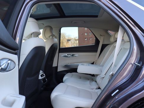 Used 2022 Genesis GV70 2.5T w/ Select Package image 14