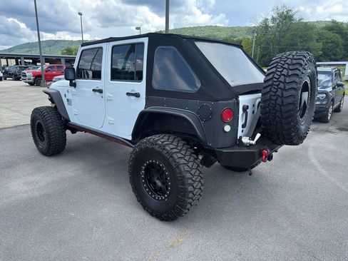 Used 2015 Jeep Wrangler Unlimited Sahara w/ Dual Top Group AWD/4WD image 3