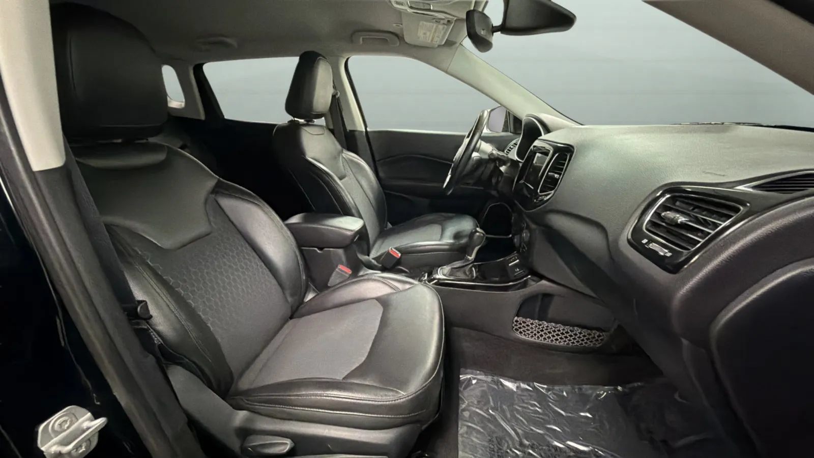 Used 2018 Jeep Compass Latitude w/ Popular Equipment Group FWD image 21
