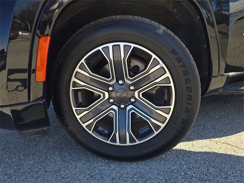 Used 2024 Jeep Wagoneer L Series II w/ Flexible Seating Group image 28