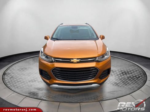 Used 2017 Chevrolet Trax LT w/ LT Convenience Package AWD/4WD image 8