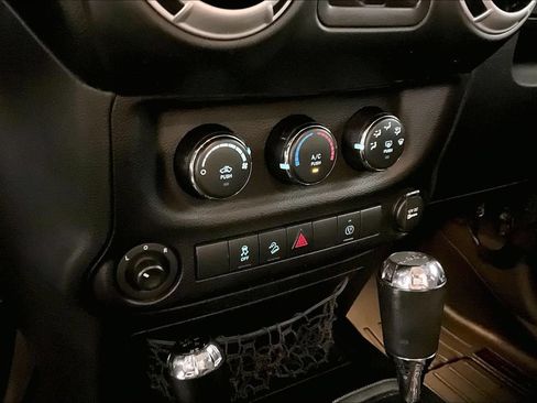 Used 2016 Jeep Wrangler Unlimited Rubicon w/ Dual Top Group AWD/4WD image 16