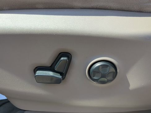 Certified 2020 Chrysler Voyager LX FWD image 27