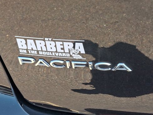 Used 2023 Chrysler Pacifica Touring-L FWD image 31