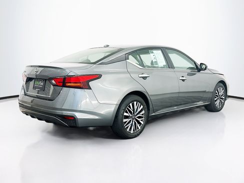 Used 2025 Nissan Altima 2.5 SV image 9