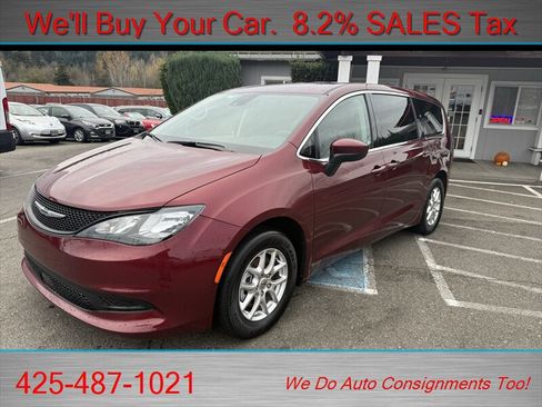 Used 2023 Chrysler Voyager LX image 3