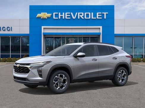 New 2026 Chevrolet Trax LT w/ LT Convenience Package FWD image 2