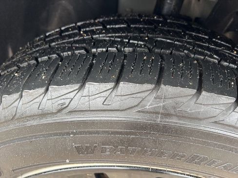 Used 2018 Ford Explorer XLT image 45