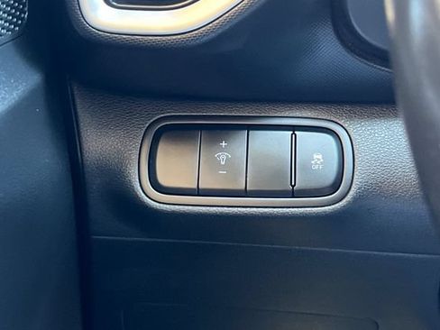 Used 2025 Hyundai Venue SEL FWD image 35