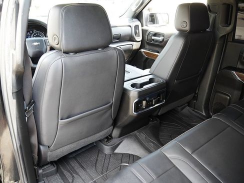 Used 2022 Chevrolet Silverado 1500 High Country w/ Technology Package AWD/4WD image 15