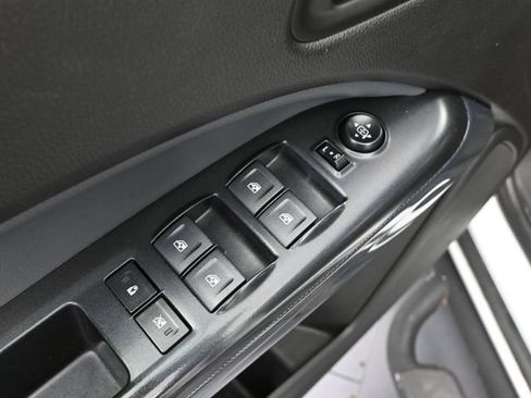 Used 2018 Chevrolet Colorado Z71 AWD/4WD image 18