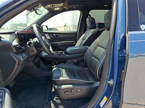 Certified 2025 Buick Enclave Avenir w/ Super Cruise Package AWD/4WD image 17