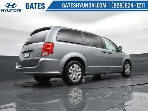 Used 2019 Dodge Grand Caravan SE w/ UConnect Hands-Free Group image 29