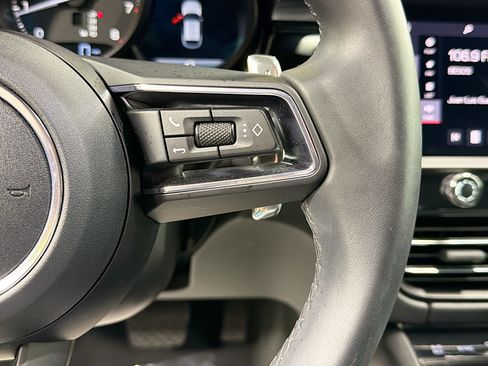 Certified 2023 Porsche Macan image 38