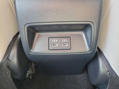 Used 2025 Toyota Corolla LE w/ Convenience Package image 12