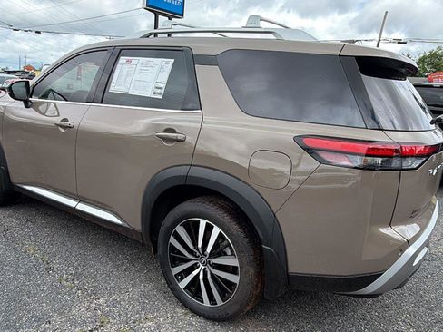 Used 2024 Nissan Pathfinder Platinum w/ Cargo Package FWD image 7