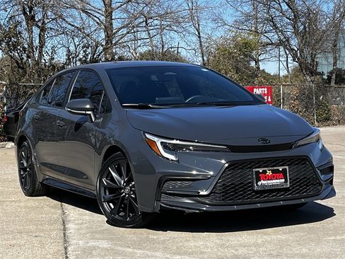 Used 2024 Toyota Corolla SE image 2