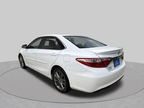 Used 2015 Toyota Camry SE FWD image 3