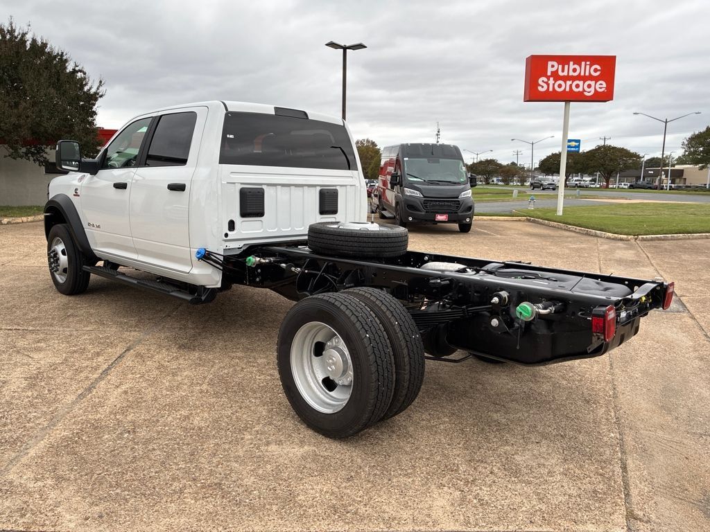 New 2026 RAM 4500 4x4 Crew Cab DRW image 3