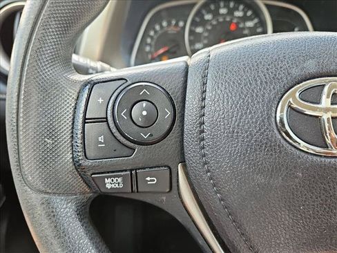 Used 2015 Toyota RAV4 XLE FWD image 21