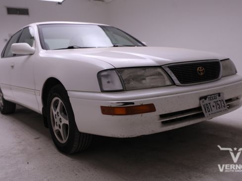 Used 1997 Toyota Avalon XL image 6