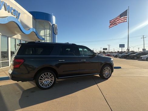 Used 2024 Ford Expedition Max Limited image 32
