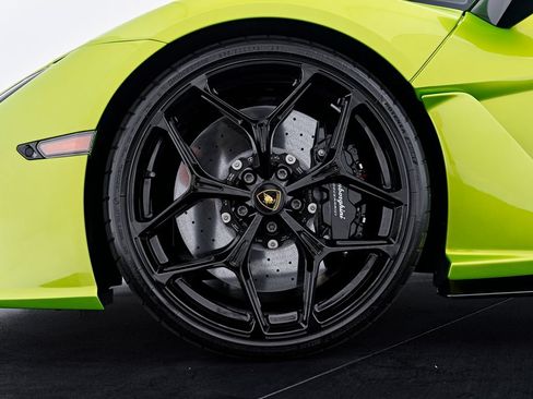 Used 2025 Lamborghini Revuelto AWD/4WD image 3