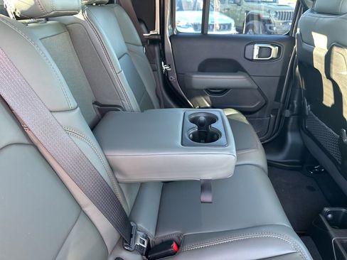 New 2025 Jeep Gladiator Mojave image 47