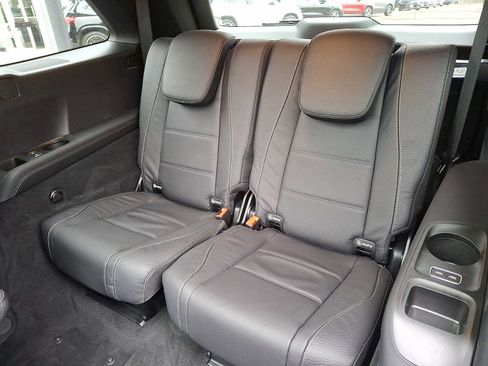 Used 2026 Mercedes-Benz GLS 450 4MATIC image 9