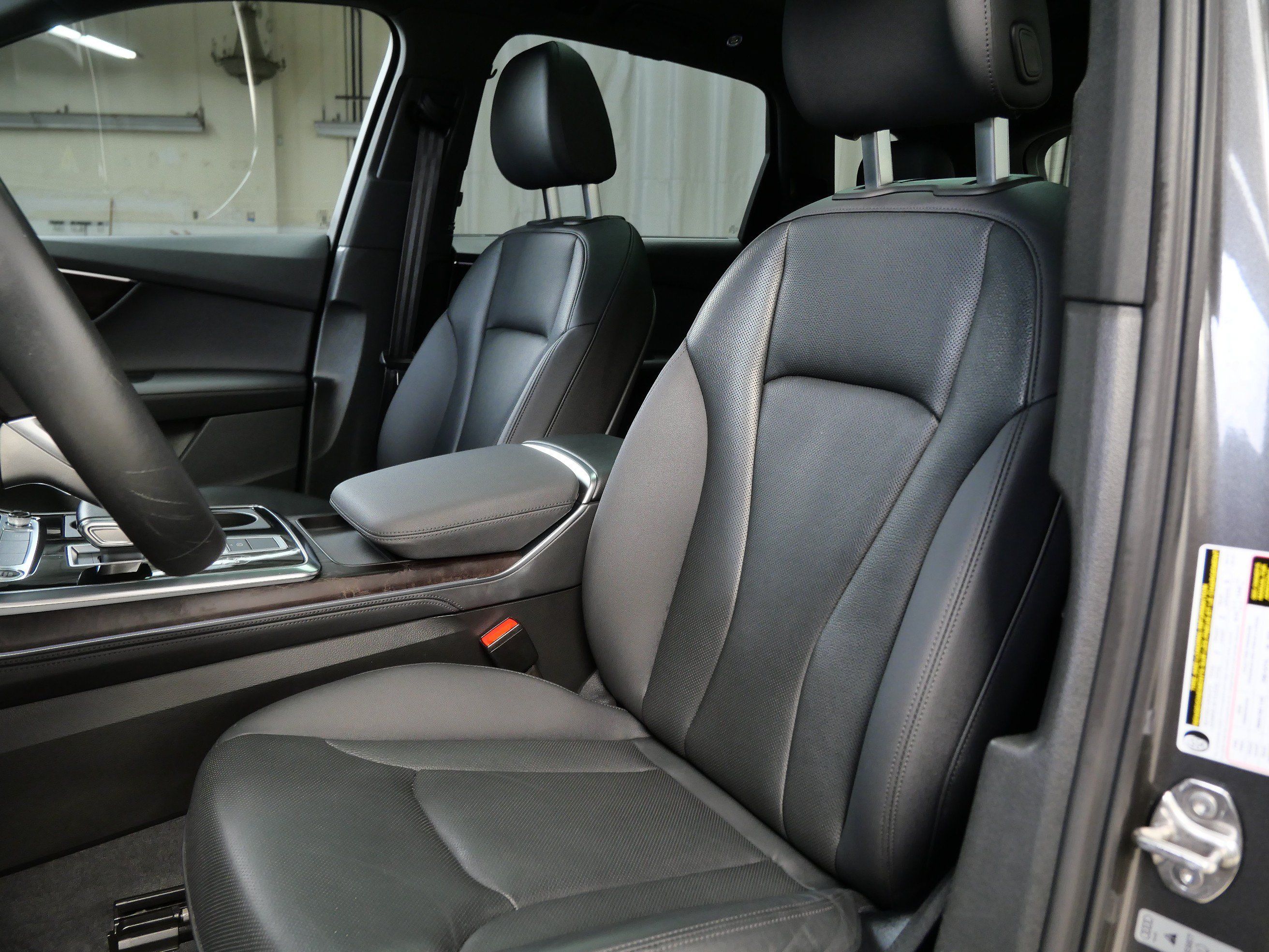 Used 2023 Audi Q7 2.0T Premium Plus w/ Premium Plus Package AWD/4WD image 3