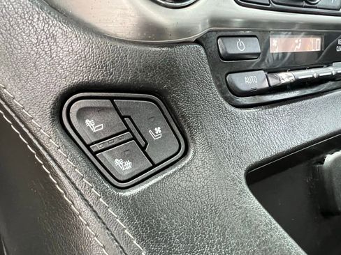 Used 2019 GMC Yukon SLT image 32